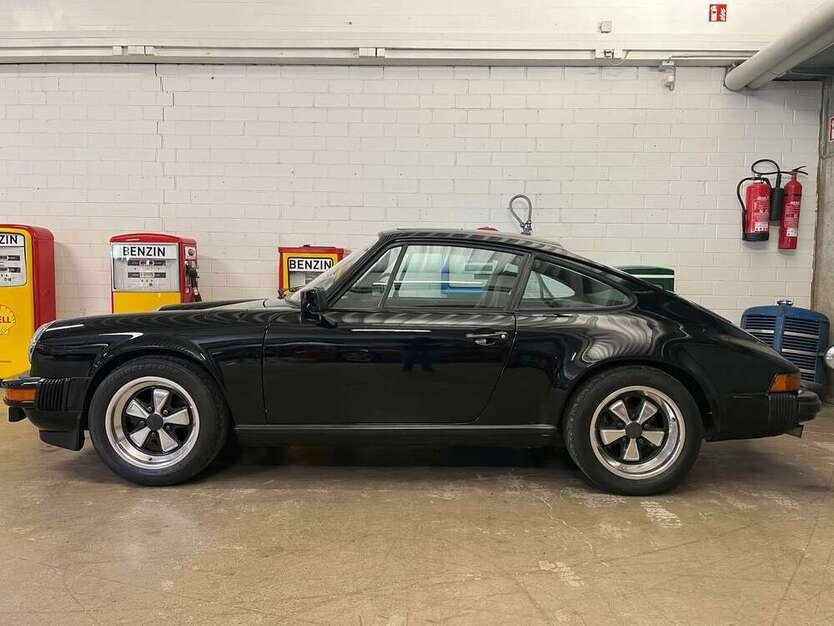 911