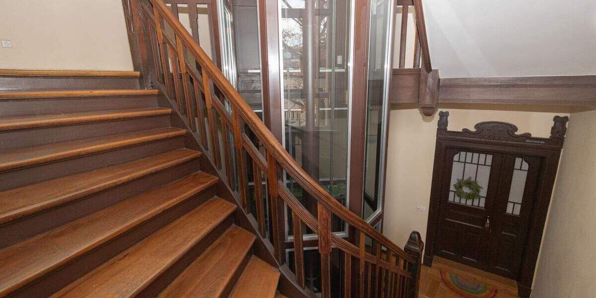 WOHN- UND GESCHÄFTSHAUS MIT CHARAKTER UND SEELE 14 Wohneinheiten + 2 Gewerbeeinheiten 5 zimmer