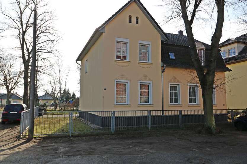 Haus zum Kaufen in FürstenwaldeSpree 430.000 € 200 m²