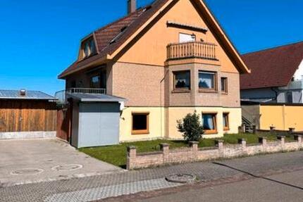 Freistehendes Zweifamilienhaus mit Pool, Garten und Doppelgarage 7 zimmer