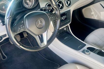 Mercedes-Benz CLA 220 215.570 km 11.700 &euro; Hamburg 21035