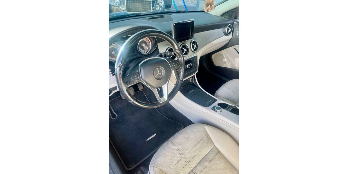 Mercedes-Benz CLA 220 215.570 km 11.700 &euro; Hamburg 21035