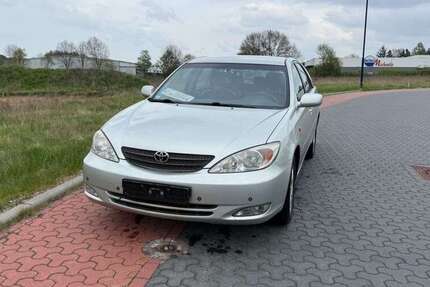Toyota Camry 255.000 km 5.990 &euro; Salzhausen 21376