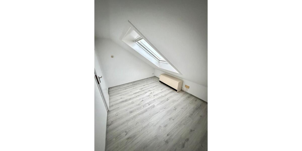Dachgeschoßwohnung Wuppertal Eckbusch - 5 Zimmer, 90 m&sup2;, 900&euro; | Angebot:24434547