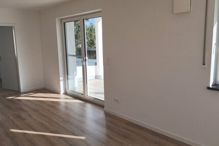 Wohnung für gehobene Ansprüche großzügige WFL mit 114 m² moderner Grundriss Energiesparhaus Erdgeschoss mit Terrasse und Garten ab 01.06.2026 - Wohnung Kemnath Beste Lage | Angebot:26490228