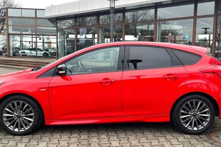 Ford Focus 111.209 km 9.850 &euro; Marl 45768