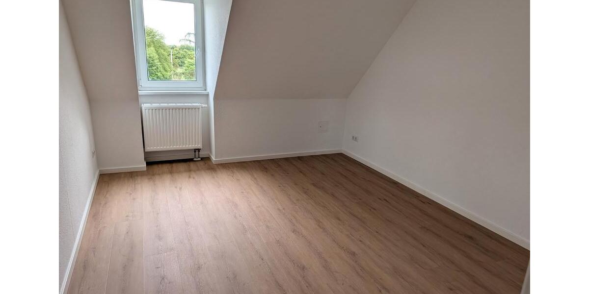 Dachgeschoßwohnung Borna - 3 Zimmer, 72 m&sup2;, 525&euro; | Angebot:27632545