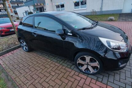 Kia Rio 95.000 km 6.000 &euro; Duisburg 47249