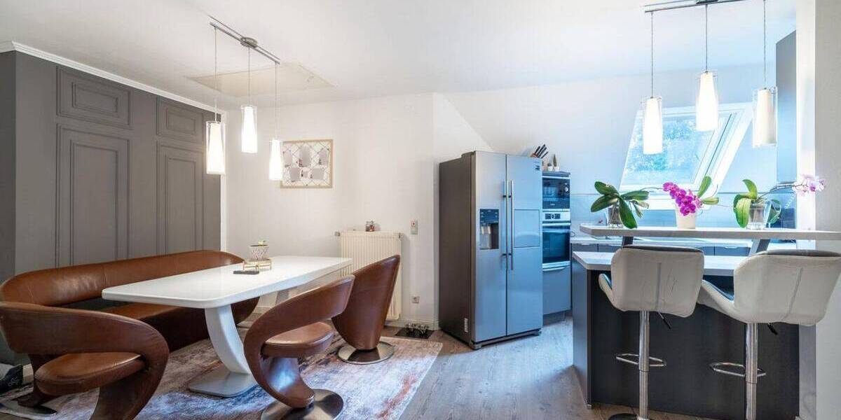 TOP Eigentumswohnung im 4-Familienhaus | ca. 105 m² | 4 Zimmer|+ Dachboden ausbaubar | Loggia|Garage 4 zimmer