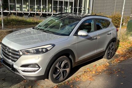 Hyundai TUCSON 129.000 km 16.900 &euro; Hamburg 20146