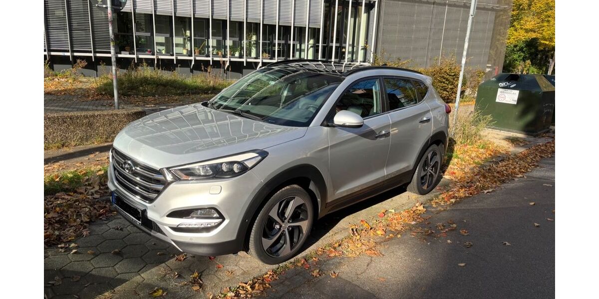 Hyundai TUCSON 129.000 km 16.900 &euro; Hamburg 20146