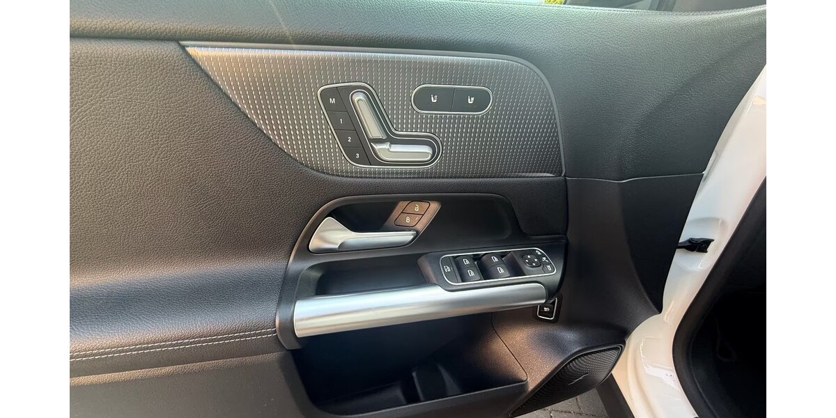 Mercedes-Benz GLA-Klasse 77.300 km 32.900 &euro; Köln 50667