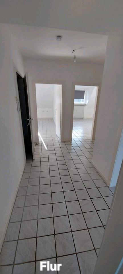 Helle und ruhige 2,5 Zimmer-Wohnung 65 m2 zimmer