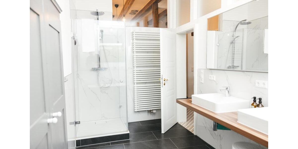 Möbliertes Penthouse mit Dachterrasse in der Altstadt 4 zimmer