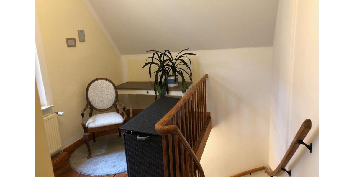 3 12 Zimmer Wohnung im 1. OG im gepflegten Altbau 3.5 zimmer