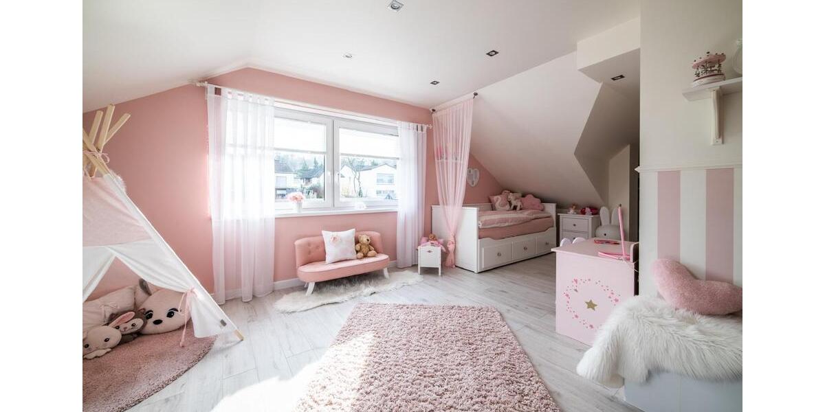 Einfamilienhaus Holzminden - 9 Zimmer, 230 m&sup2;, 2.700&euro; | Angebot:26253737