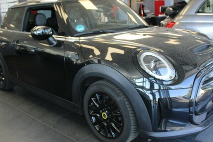 Mini Cooper SE Classic Trim 43.320 km 17.980 &euro; Euskirchen 53881