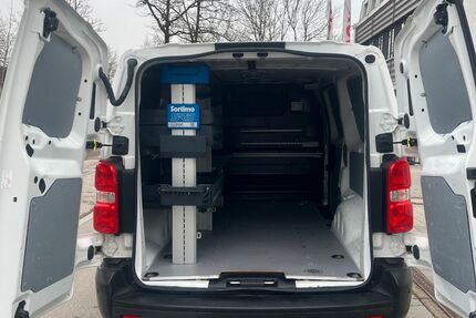 Opel Vivaro 99.221 km 16.999 &euro; München 81825