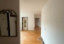 2-Zimmer-Wohnung mit Balkon, Gäste WC und Personenaufzug