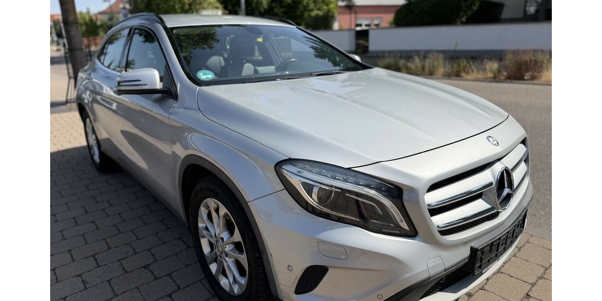 Mercedes-Benz GLA 200 Bi-Xenon SHZ PDC 150.000 km 10.990 &euro; Neckarsulm 74172