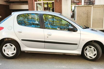Peugeot 206 83.450 km 2.200 &euro; Wiesbaden 65197