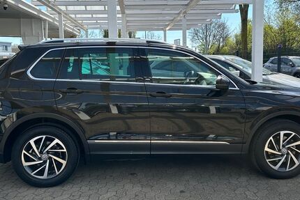 VW Tiguan 63.000 km 17.950 &euro; Dinslaken 46539