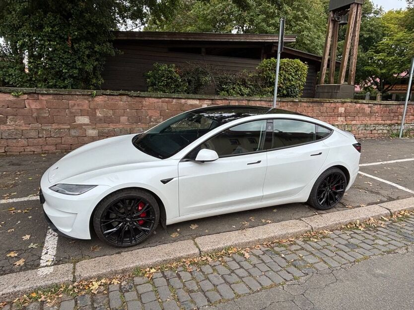 Tesla Model 3 18.300 km 51.500 € Offstein 67591