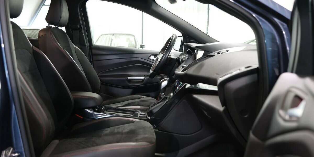 Ford Kuga 1.5 EB ST-LINE SPORT STYLING / XENON, LEDER 80.000 km 15.444 &euro; Hamm 59077