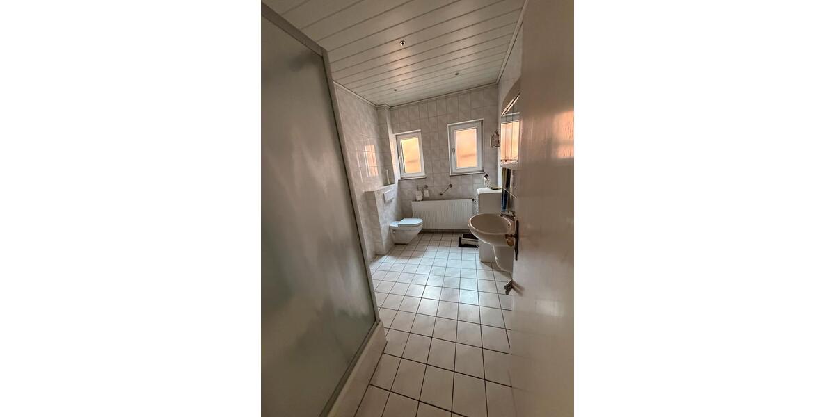 Haus zu vermieten 290qm auch Gewerbe möglich Halle Garten Wohnung 7 zimmer