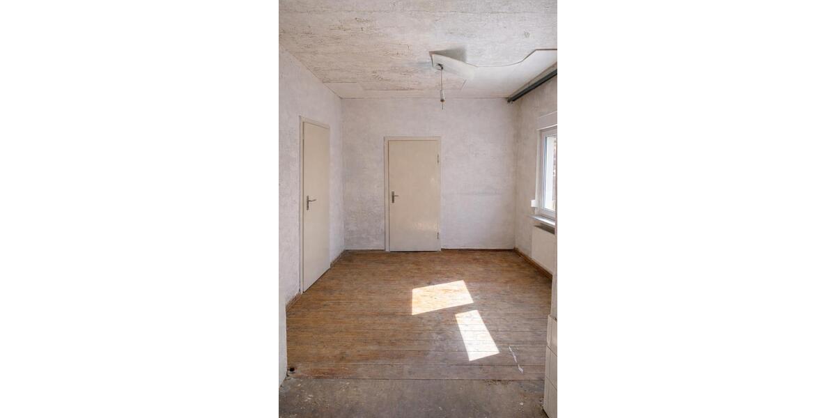 Einfamilienhaus Eisfeld - 11 Zimmer, 195 m&sup2;, 115.000&euro; | Angebot:26215593