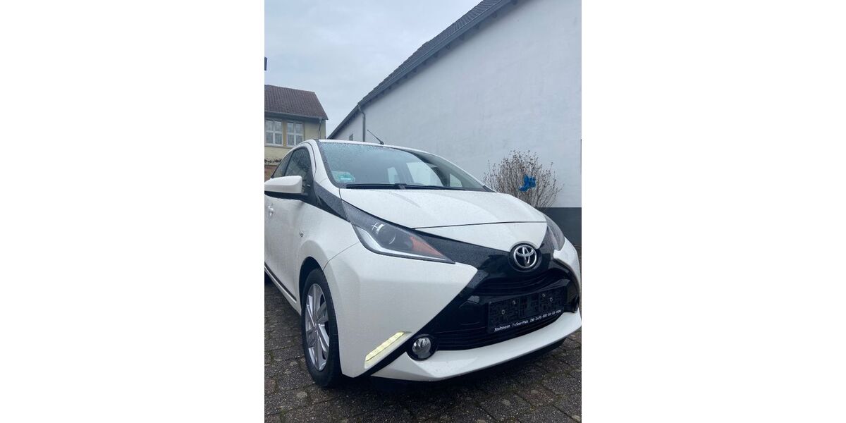 Toyota Aygo (X) 72.700 km 6.999 &euro; Vollmersweiler 76744