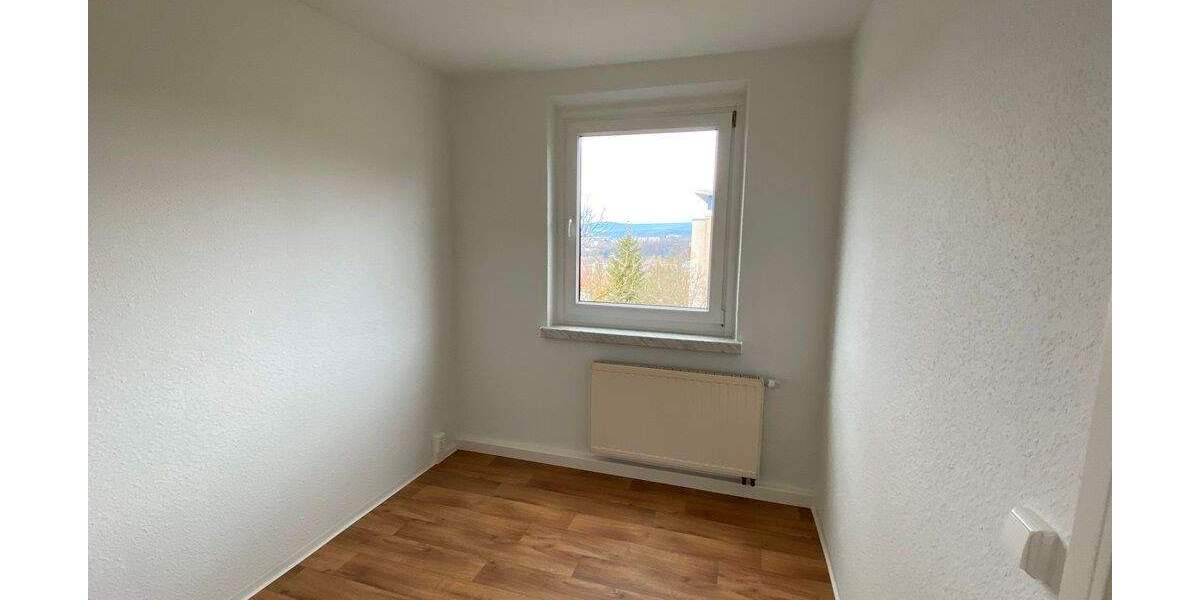 Etagenwohnung Suhl Neundorf - 4 Zimmer, 64 m&sup2;, 400&euro; | Angebot:25568404