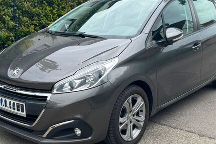 Peugeot 208 93.000 km 6.800 &euro; Taufkirchen 82024