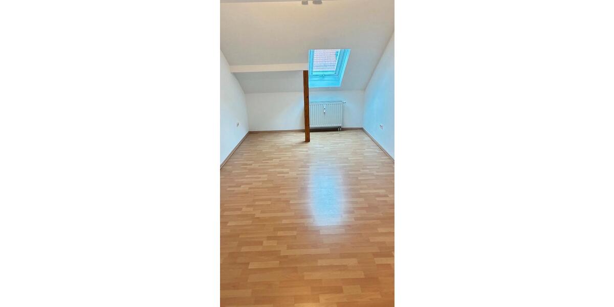 Dachgeschoßwohnung Alteglofsheim - 6 Zimmer, 86 m&sup2;, 700&euro; | Angebot:26383222