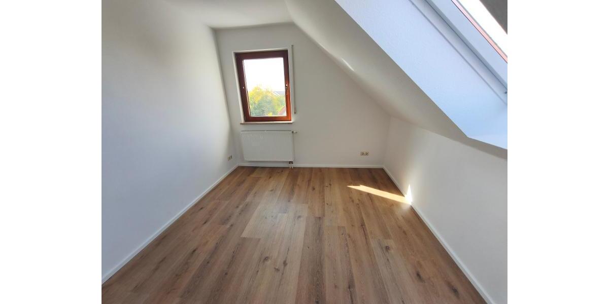 3 Zi. Wohnung im DG (1.OG) mit Balkon und Carport - Etagenwohnung Pommersfelden | Angebot:27230171