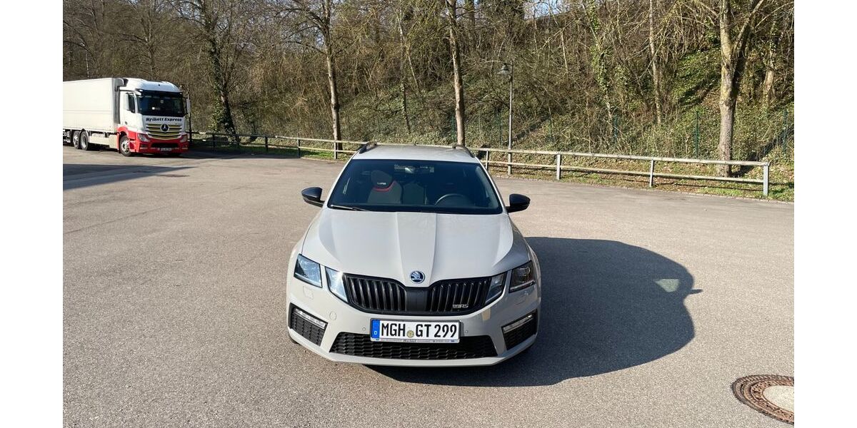 Skoda Octavia 111.000 km 18.000 &euro; Niederstetten 97996