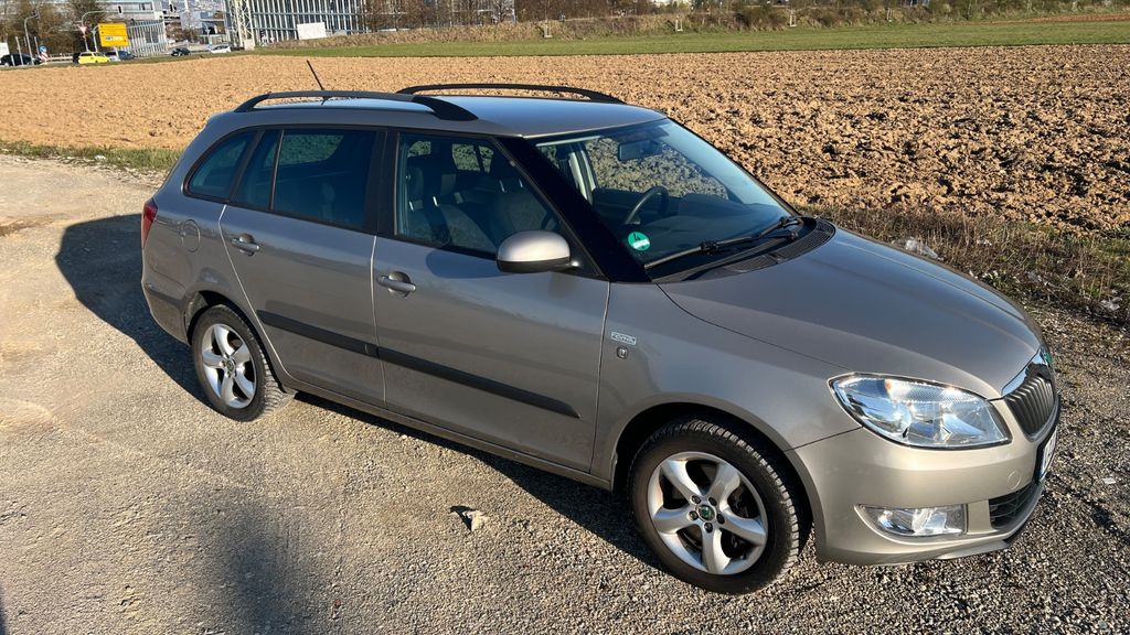Skoda Fabia 124.900 km 4.950 &euro; Esslingen 73732