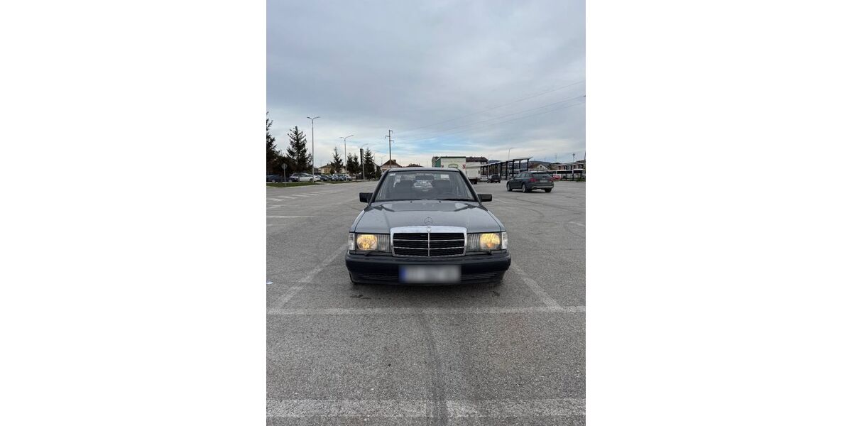 Mercedes-Benz 190 210.000 km 12.490 &euro; Moers 47441