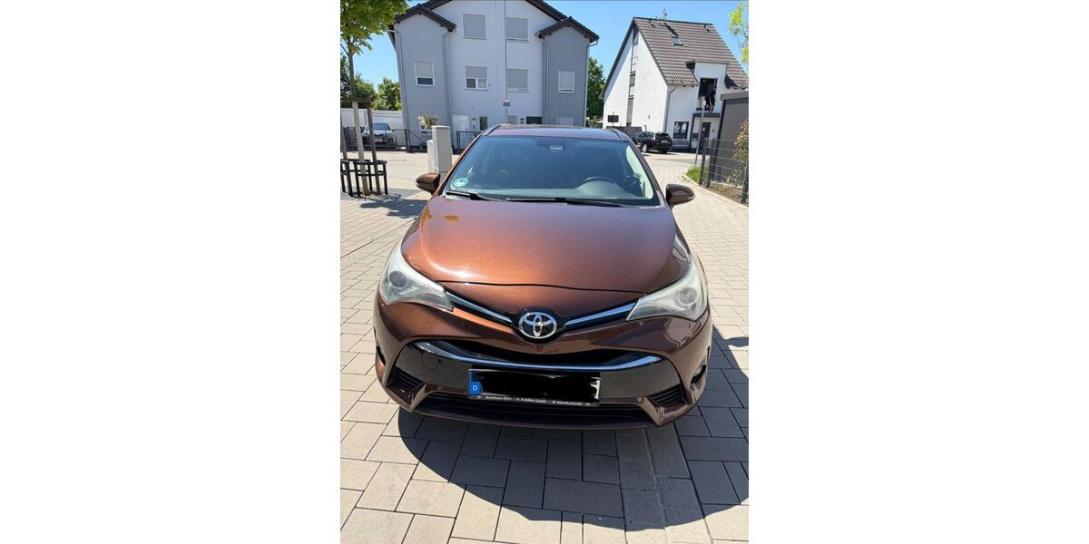 Toyota Avensis 199.999 km 8.499 &euro; Rodgau 63110