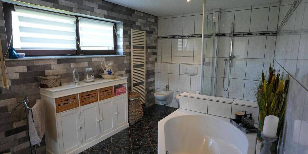 Mehrfamilienhaus, Wohnhaus Bad Berleburg Berghausen - 8 Zimmer, 230 m&sup2;, 359.000&euro; | Angebot:26797567