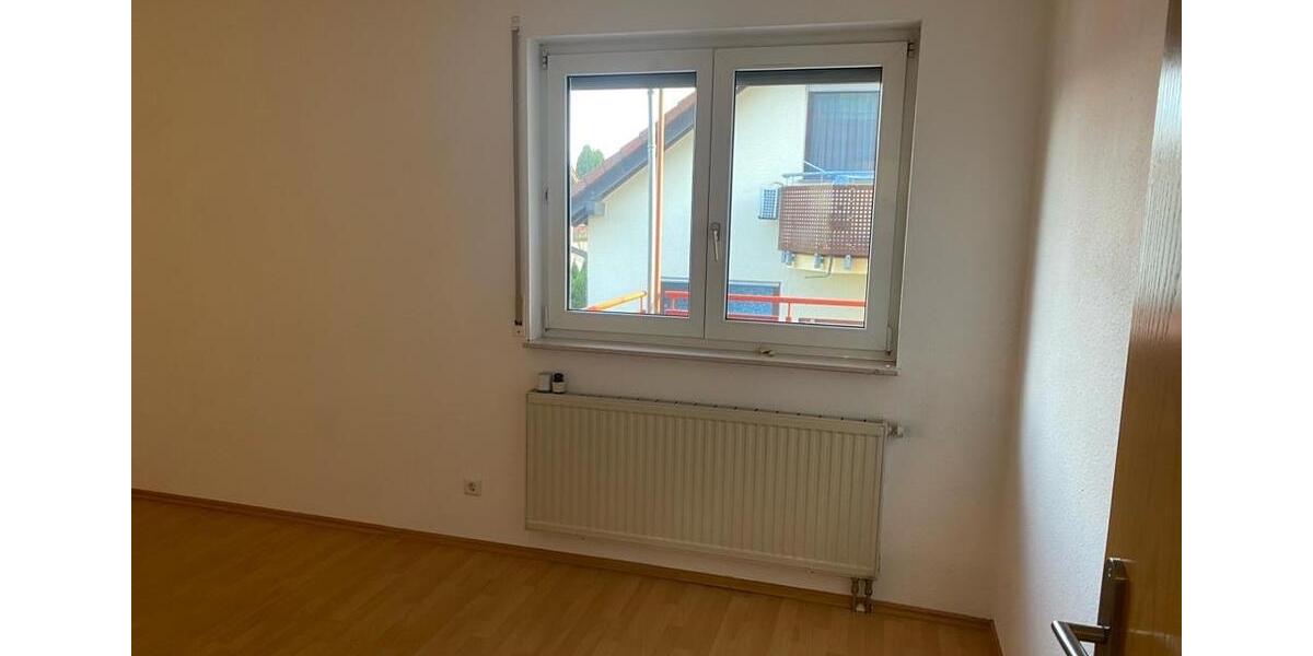 Hochparterre Brackenheim - 3.5 Zimmer, 75 m&sup2;, 900&euro; | Angebot:26374892