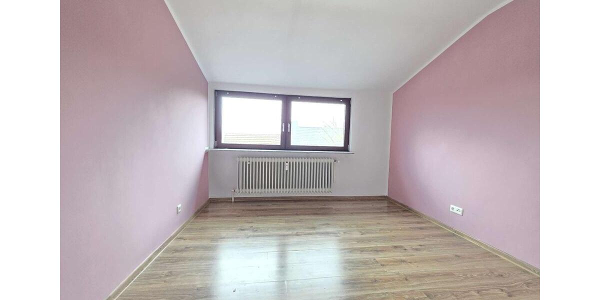 Dachgeschoßwohnung Gelsenkirchen Resse - 5 Zimmer, 110 m&sup2;, 750&euro; | Angebot:24877988