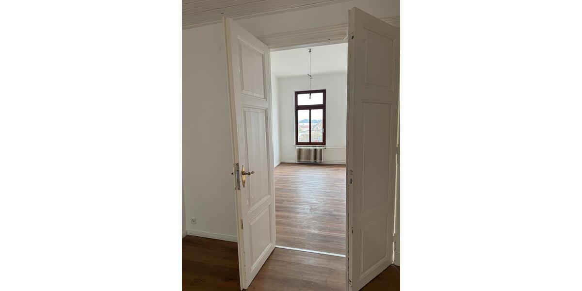 Etagenwohnung Varel - 4 Zimmer, 150 m&sup2;, 1.100&euro; | Angebot:26267997