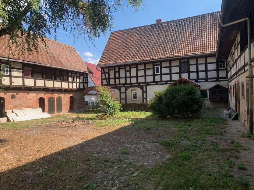 Haus zum Kaufen in Frohburg 295.000 € 1060 m²