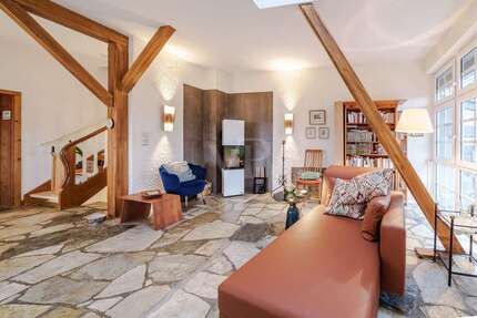 Haus zum Kaufen in Neu-Anspach 875.000 € 262.25 m² 8 zimmer