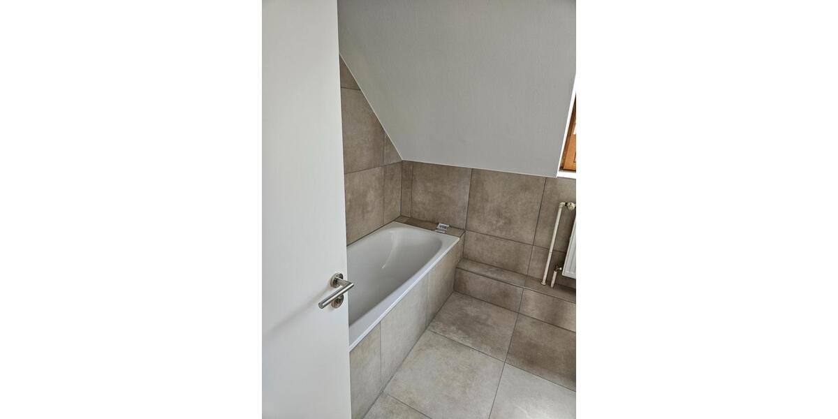 Dachgeschoßwohnung Regenstauf - 3 Zimmer, 92 m&sup2;, 900&euro; | Angebot:26033511