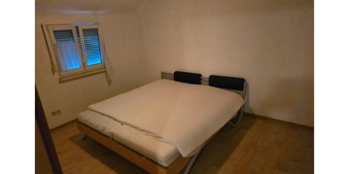 Dachgeschoßwohnung Bretten - 3 Zimmer, 80 m&sup2;, 860&euro; | Angebot:25025844