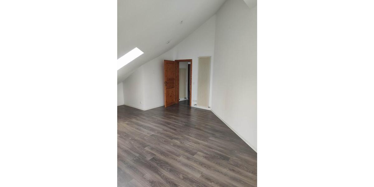 Etagenwohnung Hennef (Sieg) - 4 Zimmer, 120 m&sup2;, 1.400&euro; | Angebot:24983710