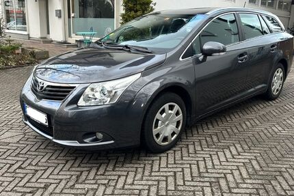 Toyota Avensis 169.000 km 4.990 &euro; München 81827