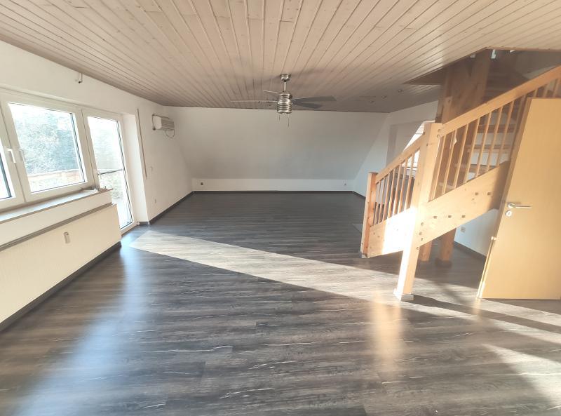 Große Maisonette mit Klimaanlagen (aktuell in 2 Wohnungen unterteilt) mit 2 Balkonen, 2 Einbauküchen und 2 Stellplätzen 5 zimmer